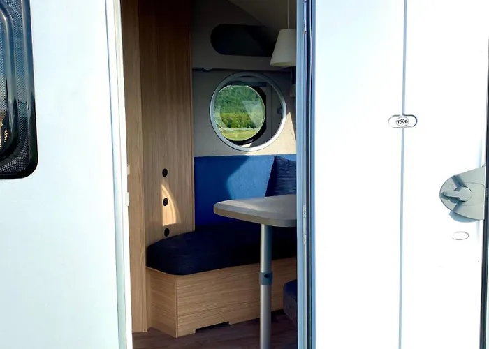 Enkel, Romslig Og Kul Campingvogn Campingplasser *