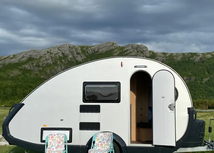 Enkel, Romslig Og Kul Campingvogn Campingplasser *